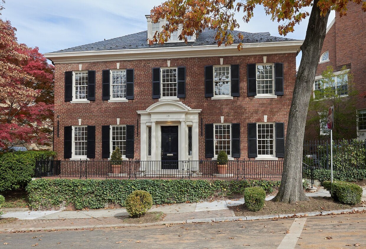 Primary Photo - Elegance in Kalorama