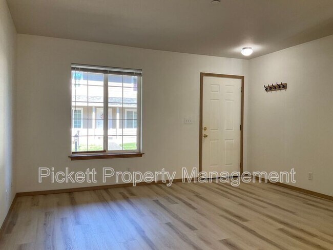 Building Photo - 681 Northpark Ln