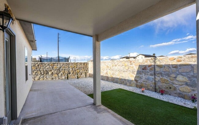 Building Photo - 6950 Santa Marta St