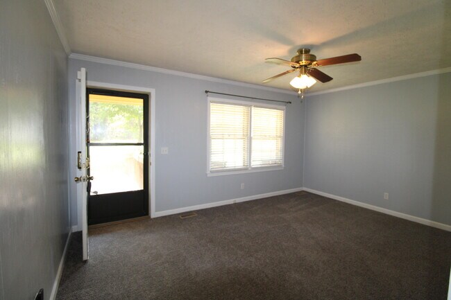 Foto del edificio - 4385 Red Lane Rd