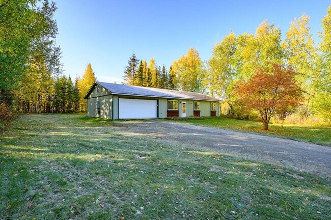 Building Photo - 3 BEDROOM | 2 BATHROOM | 2 CAR GARAGE | AI...