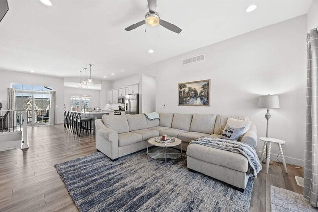 Building Photo - 2881 Blue Sage Dr