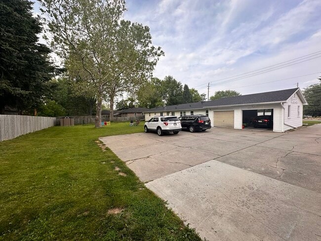 Back - 2030 Kimball Ave