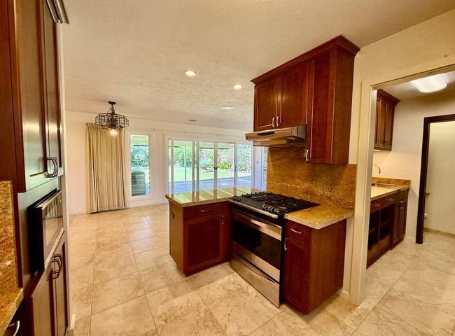 Building Photo - Large 3BR/2.5BA Single-Level Home for Rent in Ulu Mahi, Lihue