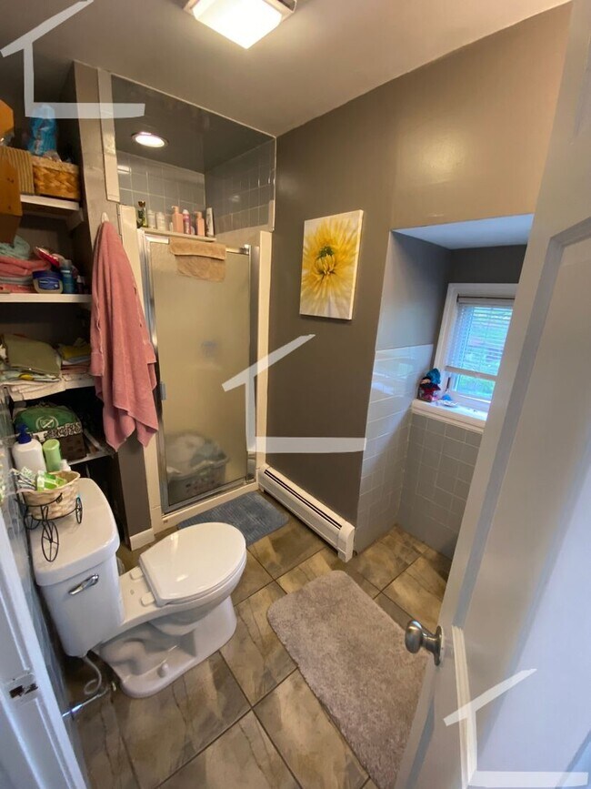 Building Photo - Huge 1 bed in a prime area with all the ex...