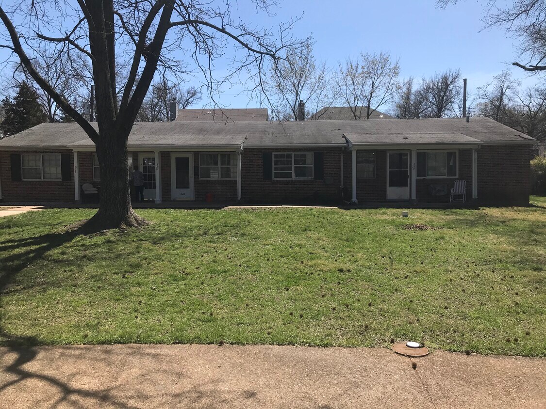 Front of building - 540 Wooddell Ct
