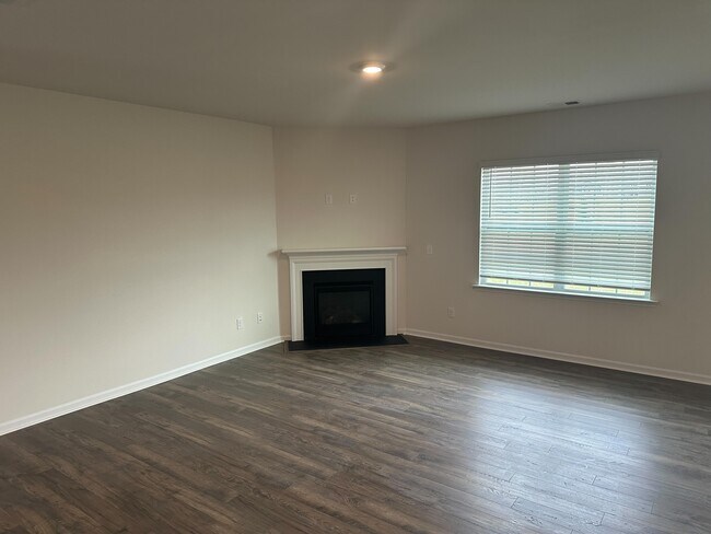 Building Photo - 152 Giant Oak Ave