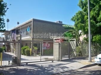 Primary Photo - 1615 N Harvard Blvd