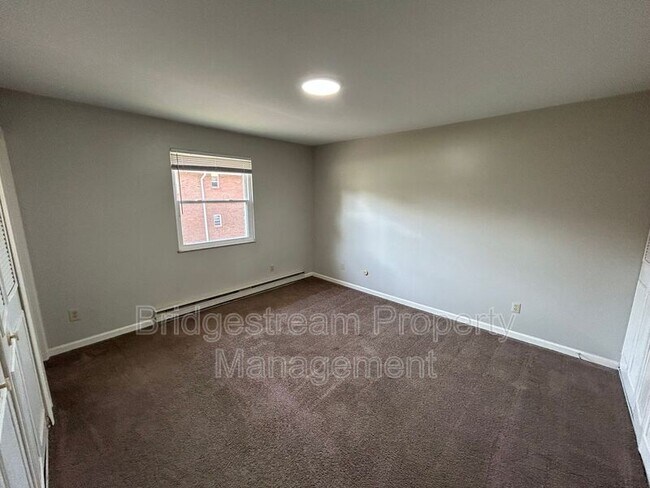 Foto del edificio - 481 N Broadway St