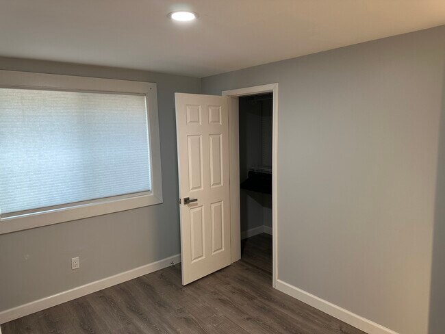 Foto del edificio - 223 N Sycamore St