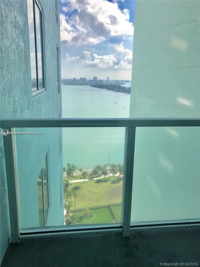 Foto del edificio - 1900 N Bayshore Dr