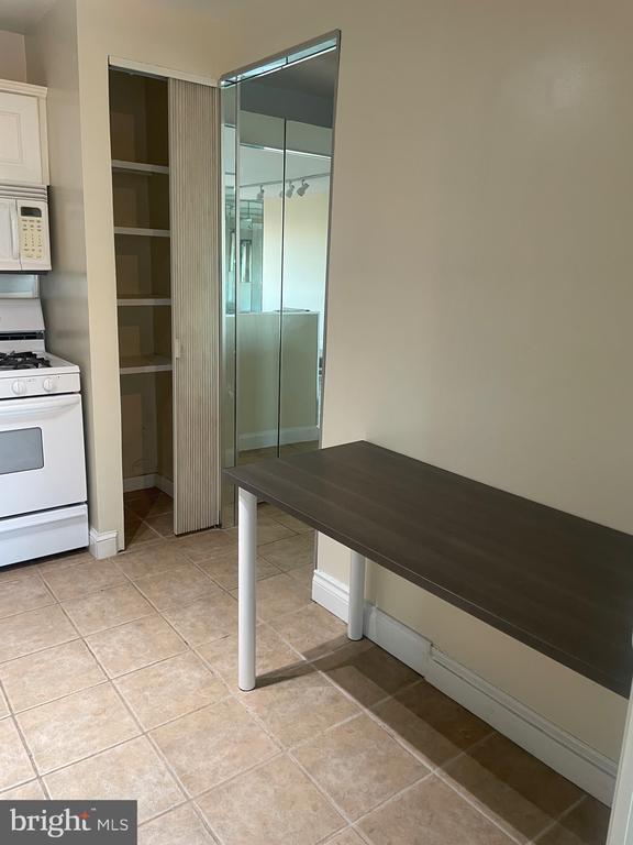 Foto del edificio - 5225 Pooks Hill Rd