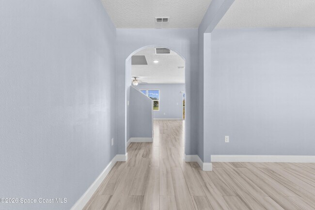 Building Photo - 402 Moray Dr