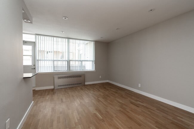 Building Photo - 95 Jameson Ave