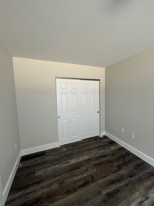 Photo du bâtiment - NEWLY RENOVATED TWO BEDROOM APARTMENT AVAILABLE