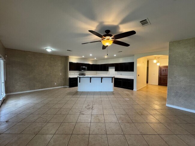 Building Photo - Spacious home with a pool!