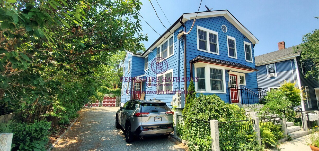 Primary Photo - 210 Erie St
