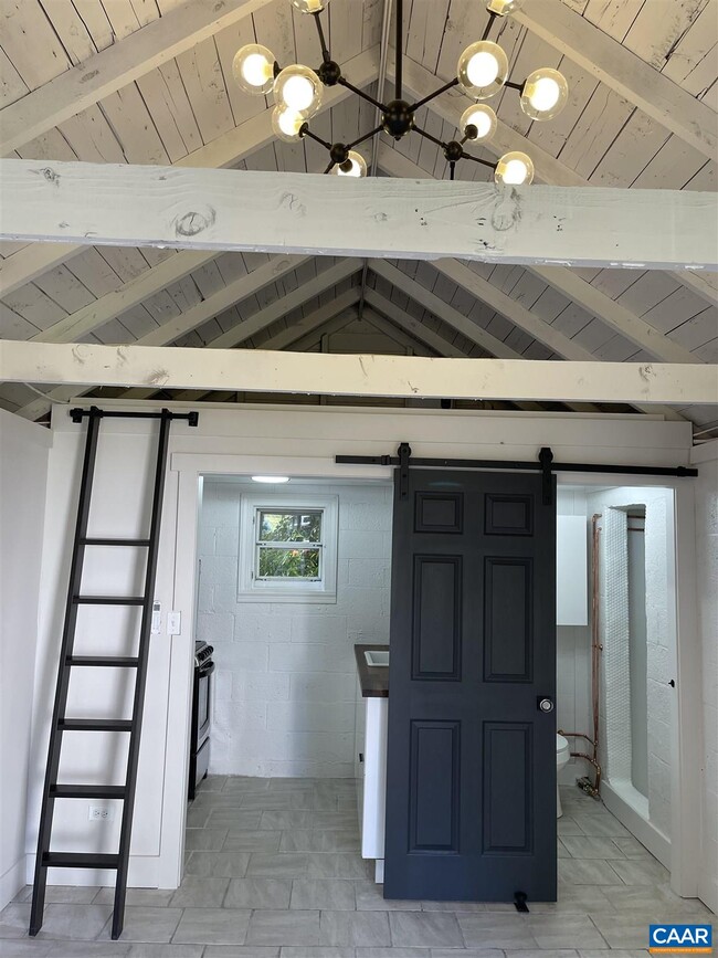 Building Photo - 804 Hinton Ave