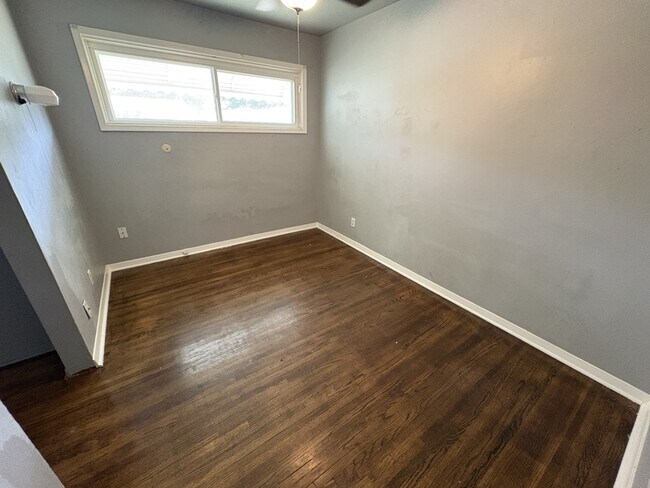 Foto del edificio - 2442 N Pittsburg Ave