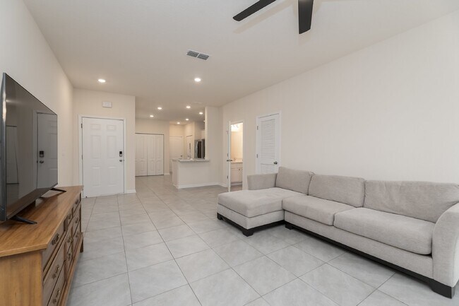 Building Photo - Beautiful 3 bedroom townhome on cul-de-sac with pond view.
