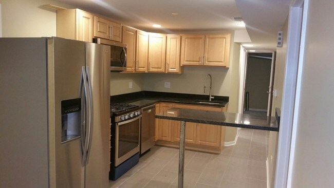 Foto del edificio - 2150 N Kenneth Ave