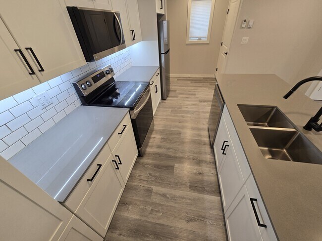 Photo du bâtiment - 120.5 Imperial Ave