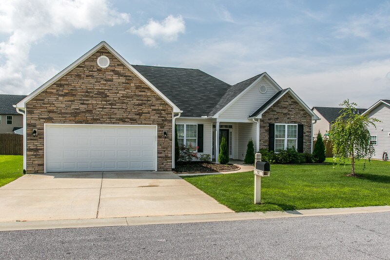 Primary Photo - 12 E Swift Creek Rd