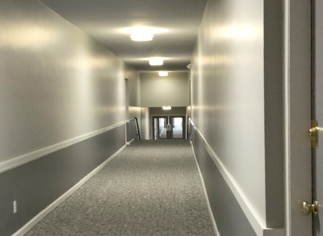 Foto del edificio - 1204 Greendale Ave