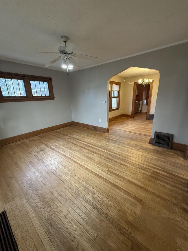 Foto del edificio - 2417 E Ave NE