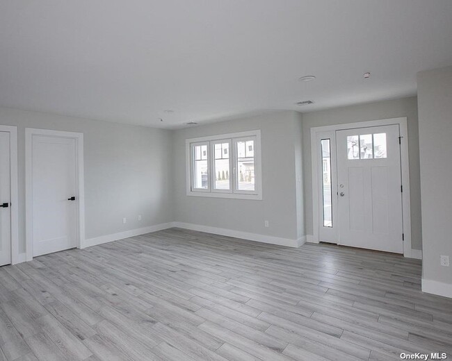 Foto del edificio - 170 W Montauk Hwy