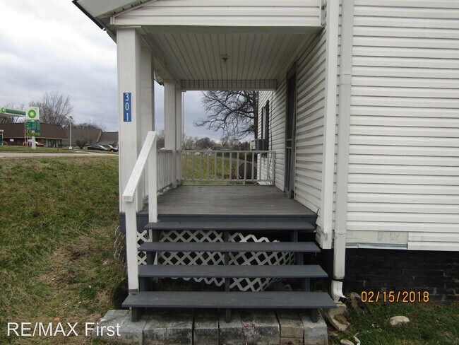 Foto del edificio - 2 br, 1 bath House - 301 N. Houston St.