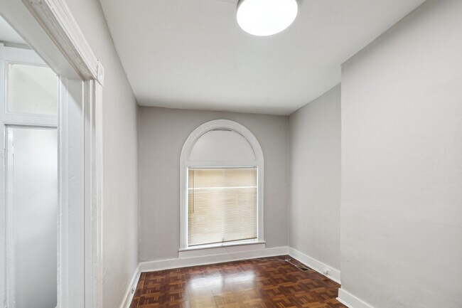 Foto del edificio - 2128 Hollins St