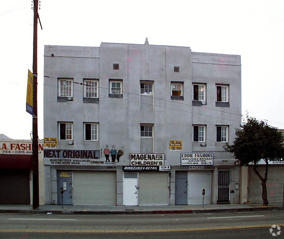 Building Photo - 1316 S Los Angeles St