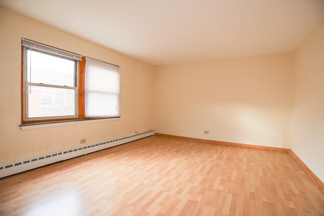 Building Photo - 2107 W Farragut Ave