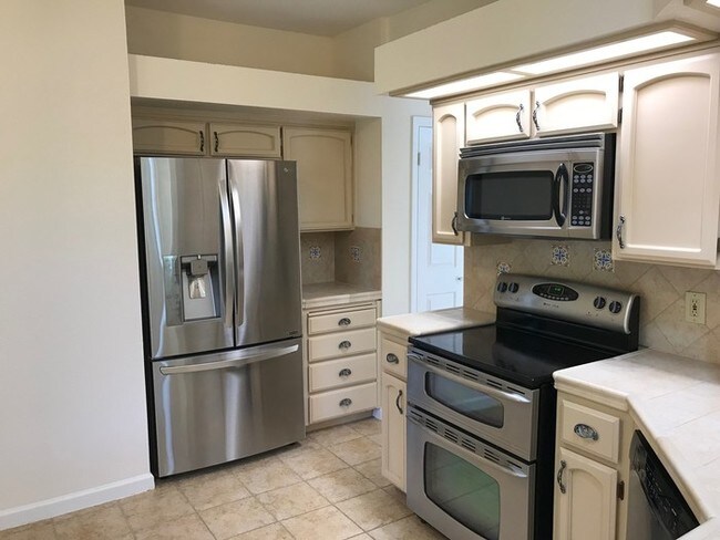 Building Photo - 1004 Ridgeview Pl