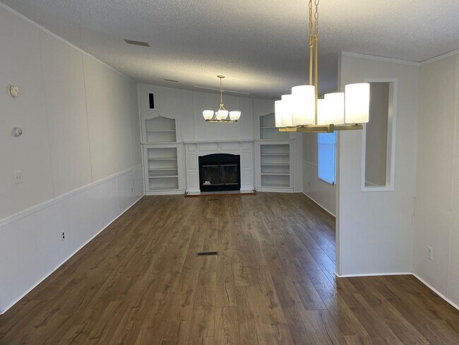 Building Photo - Remodeled and ready for occupancy!