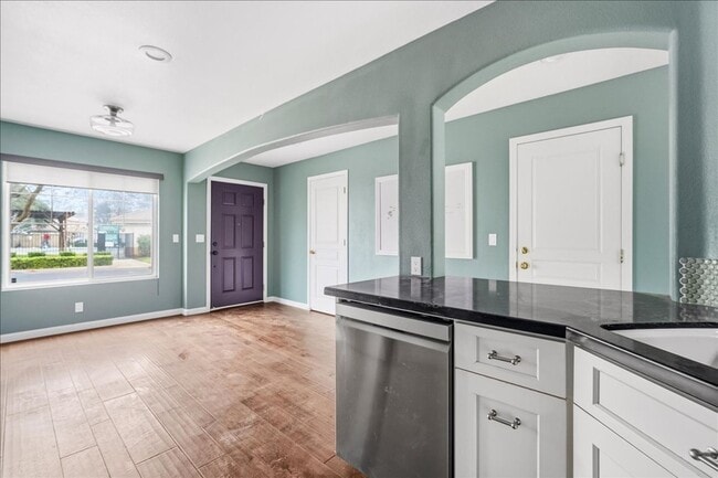 Building Photo - 3224 Via Verde Terrace