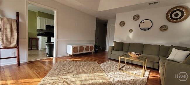 Building Photo - 8 Wyckfield Ct