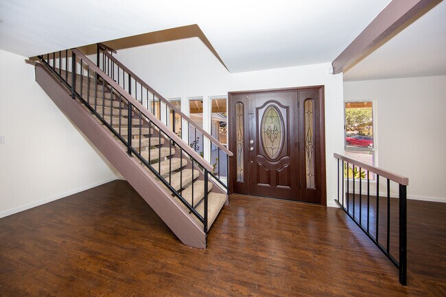 Building Photo - 4350 La Barca Dr