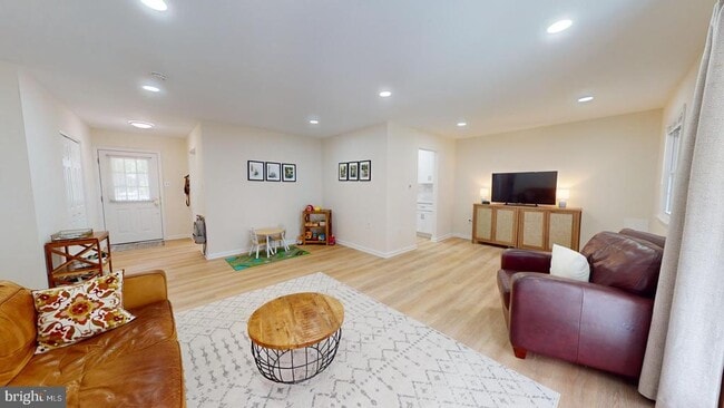 Building Photo - 5810 Helmsdale Ln