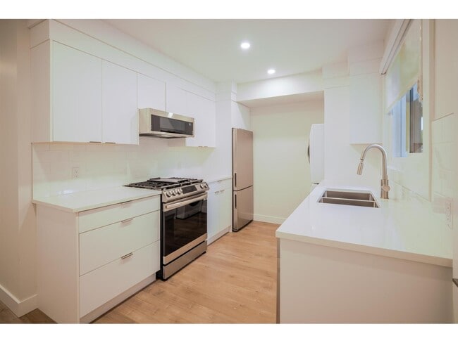 Building Photo - 12317 Beecher St