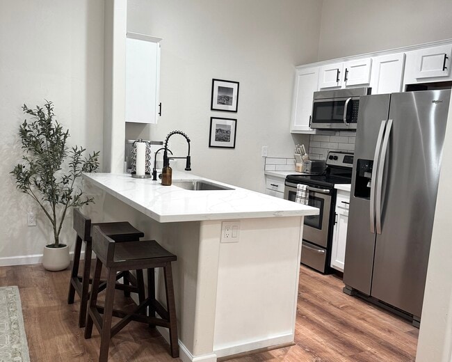 Building Photo - 2024 E River Rd