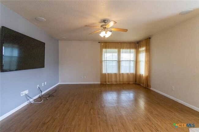 Building Photo - 2203 Love Rd
