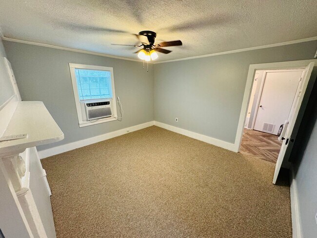Foto del edificio - For Lease - 2 Bed, 1 Bath, 960 sq ft Home ...
