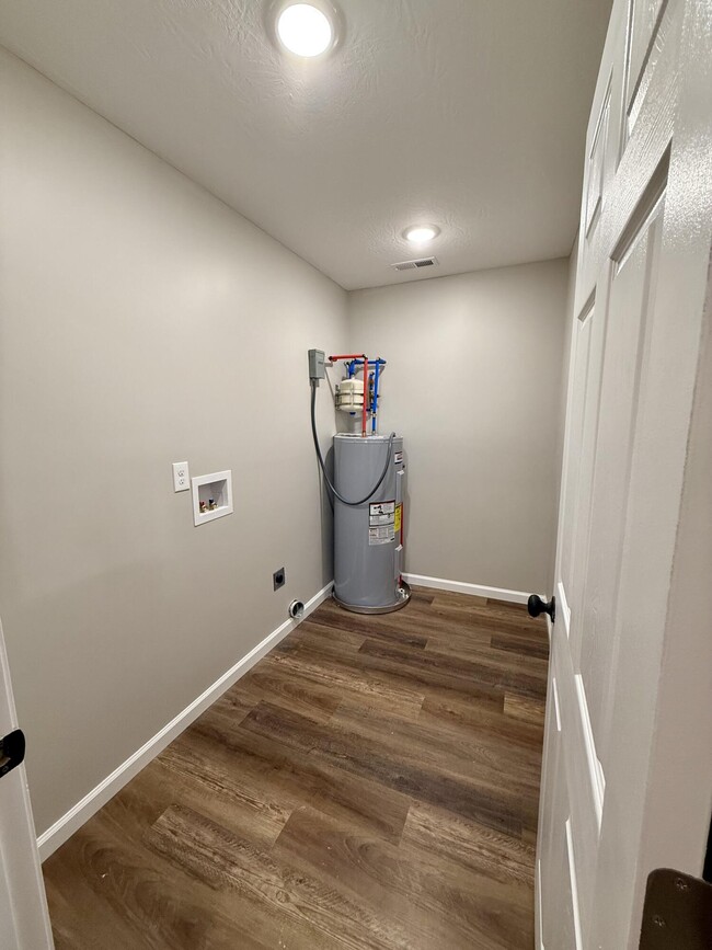 Building Photo - 107 Losey St