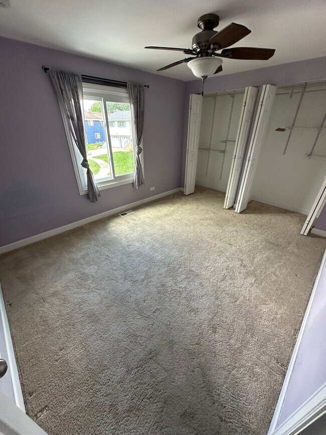 Foto del edificio - 1073 Oakwood Ct