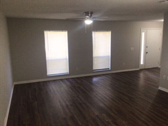 Building Photo - Don't pass this one up!!! Available Now!!