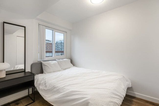 Building Photo - 254 E 12th Ave