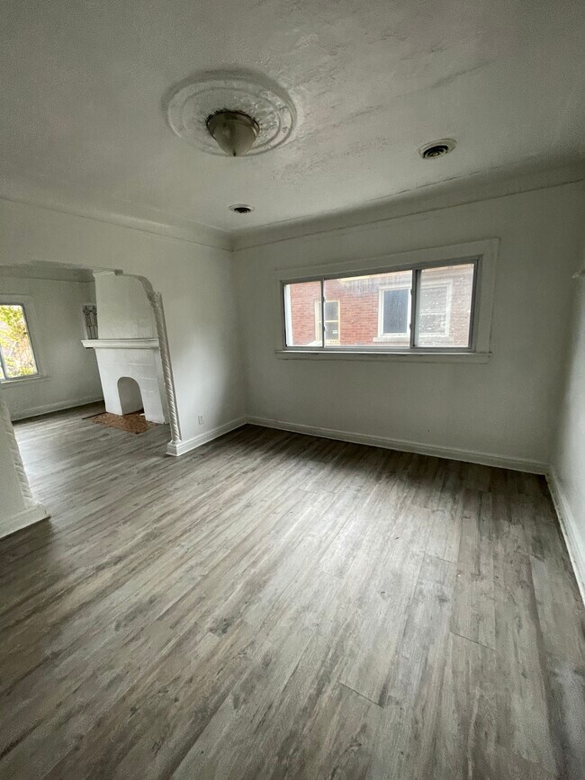 17551 Santa Rosa Dr Unit 2, Detroit, MI 48221 Apartments in Detroit