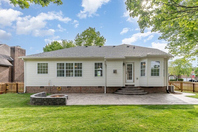 Building Photo - Franklin Home For Lease